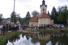 100